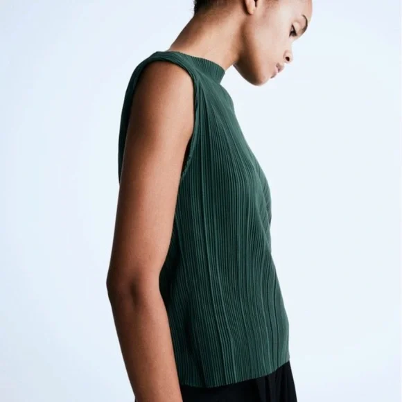 Emerald Pleated green top / NWOT - Picture 5 of 5